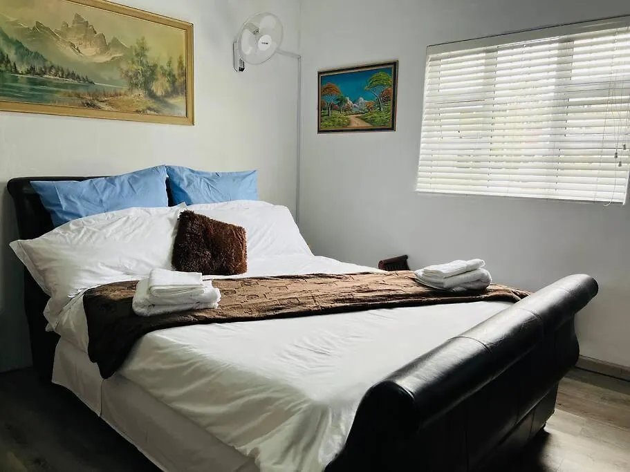 Sharods Self-Catering Guesthouse Città del Capo Appartamento